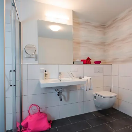 מלון Mintrops Concierge 4*